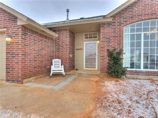 Gorgeous Home Located In Choctaw!!!