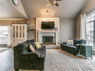 Gorgeous Home Located In Choctaw!!!