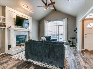 Gorgeous Home Located In Choctaw!!!