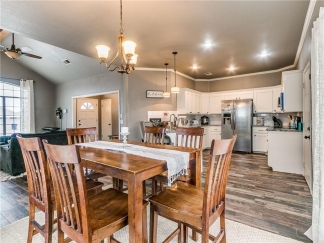 Gorgeous Home Located In Choctaw!!!