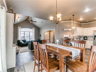 Gorgeous Home Located In Choctaw!!!