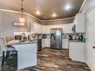 Gorgeous Home Located In Choctaw!!!