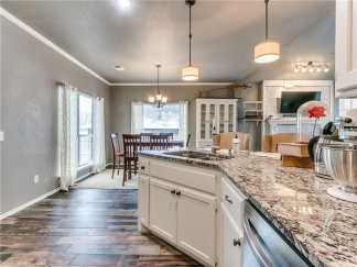 Gorgeous Home Located In Choctaw!!!