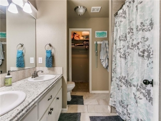 Gorgeous Home Located In Choctaw!!!