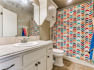 Gorgeous Home Located In Choctaw!!!