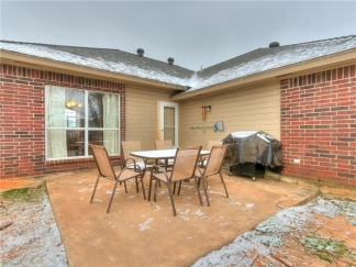 Gorgeous Home Located In Choctaw!!!