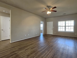 Charming 4 bedroom 2 bath only minutes from Tinker AFB!