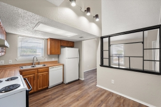 Cute Corner 2 bedroom in Mansfield