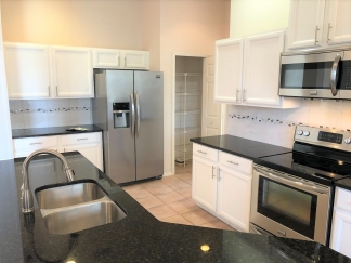 Venice Stunning 2-Bed, 2-Bath Home plus Den