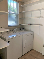 Venice Stunning 2-Bed, 2-Bath Home plus Den