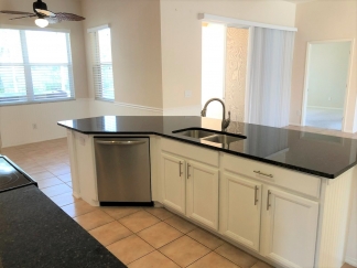 Venice Stunning 2-Bed, 2-Bath Home plus Den