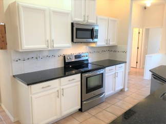 Venice Stunning 2-Bed, 2-Bath Home plus Den
