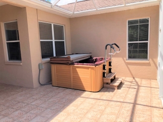 Venice Stunning 2-Bed, 2-Bath Home plus Den