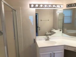 Venice Stunning 2-Bed, 2-Bath Home plus Den