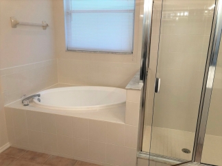 Venice Stunning 2-Bed, 2-Bath Home plus Den
