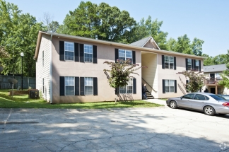 Spacious 3 Bedroom Apartment!!!