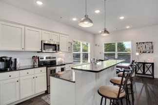 Walking Distance to UofA! Apply Today!! $895 per room!
