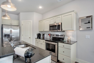 Walking Distance to UofA! Apply Today!! $895 per room!