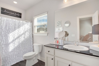 Walking Distance to UofA! Apply Today!! $895 per room!