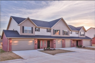 Beautiful 3-Bedroom, 2.5 Bath Townhome Close to The Pinnacle Hills in Rogers!!!!