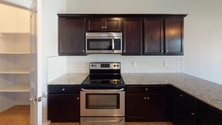 Beautiful 3-Bedroom, 2.5 Bath Townhome Close to The Pinnacle Hills in Rogers!!!!