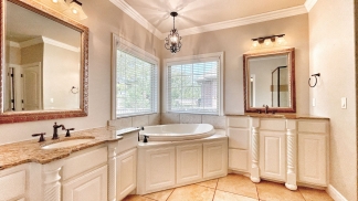 Luxury 4 Bedroom in the Heart of Bentonville!