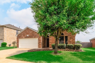 Gorgeous 3bed/2bath perfectly located in South Arlington!