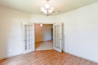Gorgeous 3bed/2bath perfectly located in South Arlington!