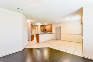 Gorgeous 3bed/2bath perfectly located in South Arlington!