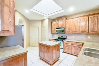 Gorgeous 3bed/2bath perfectly located in South Arlington!