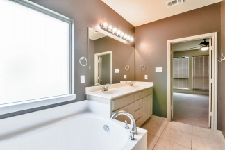 Gorgeous 3bed/2bath perfectly located in South Arlington!