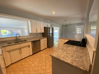 Charming Updated Mid-Century in Fayetteville!! Near Gulley Park!!