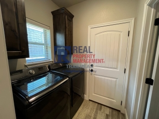 Stunning 3 Bed 2 Bath Home in Gated Lakeside Community!
