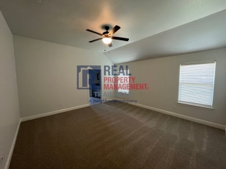Amazing 3 Bed 2 Bath Home in Gated Lakeside Community!