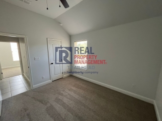 Amazing 3 Bed 2 Bath Home in Gated Lakeside Community!