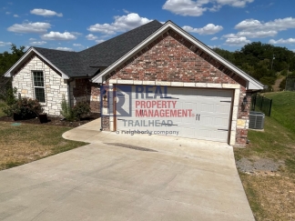 Amazing 3 Bed 2 Bath Home in Gated Lakeside Community!
