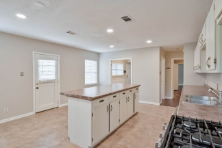 Lg Lot in Central Arlington with Additional Unit