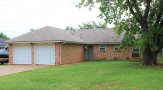 Great Home in Warr Acres Close & Convenient to Shopping & Highways!!!