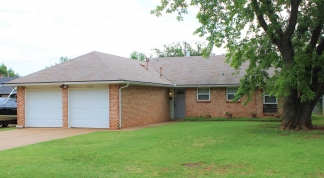 Great Home in Warr Acres Close & Convenient to Shopping & Highways!!! HALF OFF FIRST FULL MONTHS RENT!