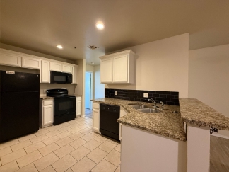 Save Big on Your Dream Home: HALF OFF 1ST FULL MONTH'S RENT Move-In Special for Charming 1 Bed 1 Bath Apartment: Your Perfect Retreat in the Heart of the City!-AVAILABLE NOW!