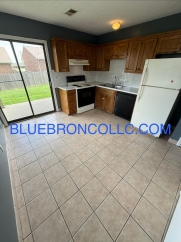 Cute 2 bedroom 1 bathroom home with a 1 car garage