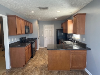 Charming 3-Bedroom Home with Cozy Fireplace in Spring Hill