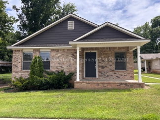 READY NOW! 2 Bed 2 Bath Duplex close to Baptist Health Hospital!