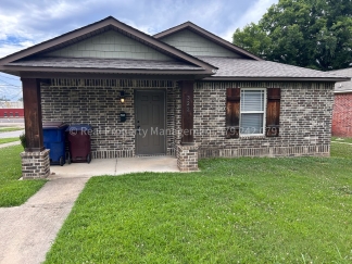 MOVE IN SPECIAL! HALF OFF MOVE IN RENT FOR JULY! Ready now! 2 bed 2 bath duplex