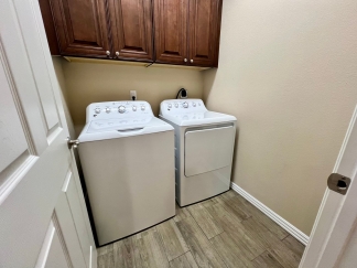 Beautiful 3 Bed/2 Bath Single Story Duplex in Chaffee Crossing! **Move In Special!**