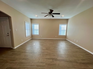 Beautiful 3 Bed/2 Bath Single Story Duplex in Chaffee Crossing! **Move In Special!**