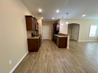 Beautiful 3 Bed/2 Bath Single Story Duplex in Chaffee Crossing! **Move In Special!**