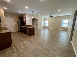 Beautiful 3 Bed/2 Bath Single Story Duplex in Chaffee Crossing! **Move In Special!**