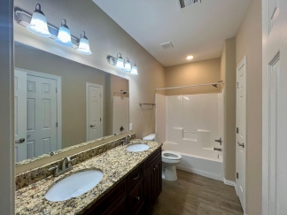Beautiful 3 Bed/2 Bath Single Story Duplex in Chaffee Crossing! **Move In Special!**