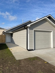 3 Bedroom 2 bath Duplex with Garage Near WSU
